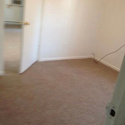 5th image of 4620 Lancaster Ave APT B