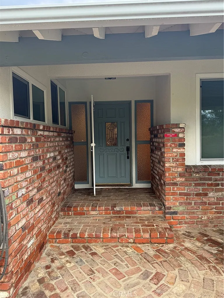 4 bed, 2253 sqft, $5,850 — Photo 2