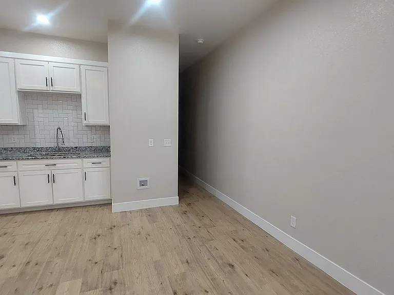 2414 San Diego Ave — Photo 17