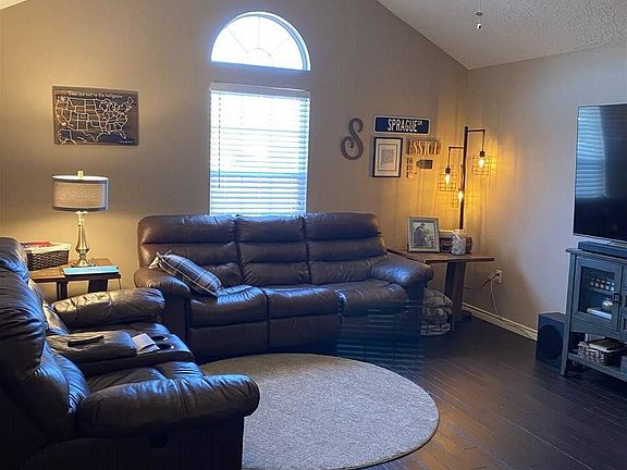 3rd image of 4629 Sandstone Dr