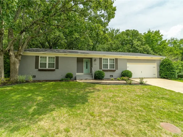 2722 N Stagecoach Dr, Fayetteville, AR 72703