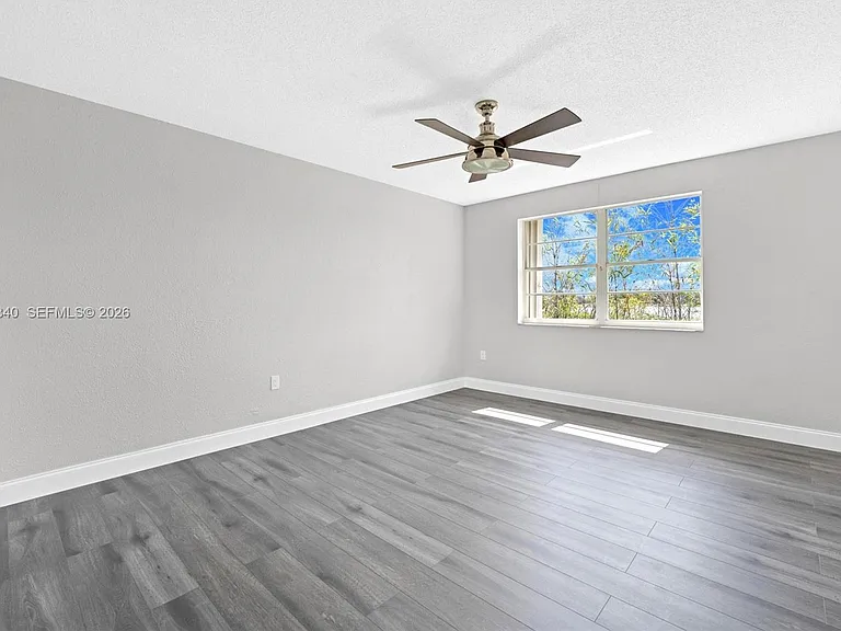 10065 NW 54th Ter — Photo 20