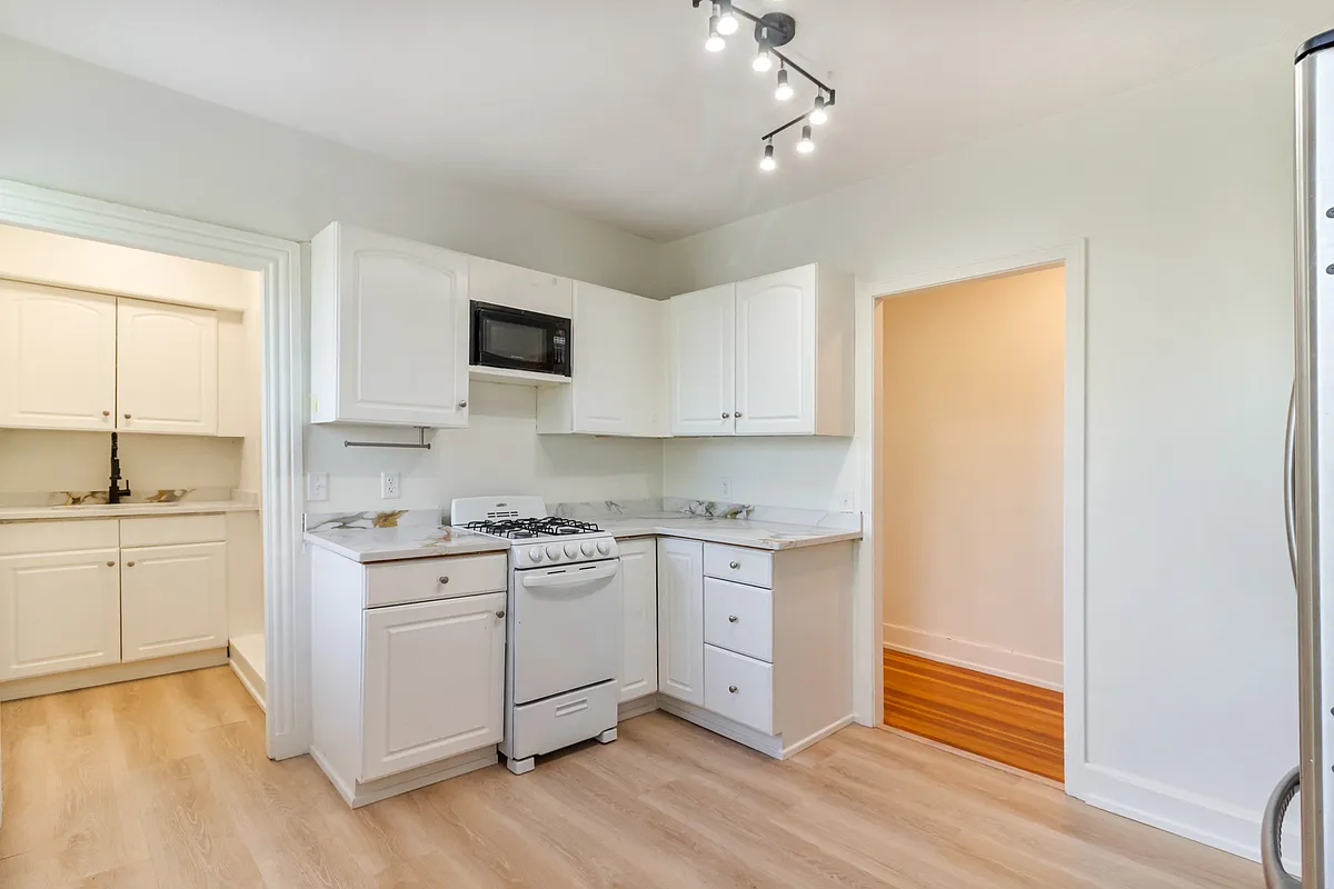 Building Photo - 169 Waterman St #3