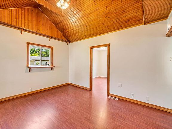 4th image of 118 Teddy Ave