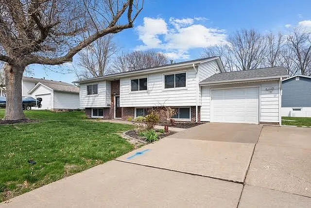 2103 Fairmeadows Dr