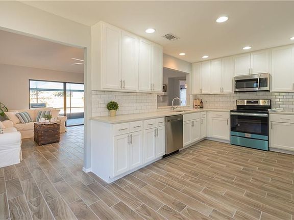 3rd image of 3948 Biscayne Dr