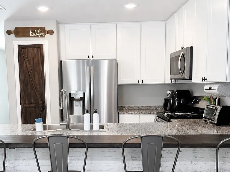 Furnished kitchen bar top