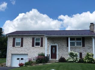 2108 Pineview Dr, Hollidaysburg, PA 16648