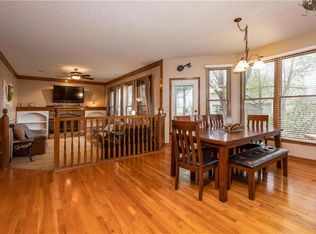 911 N Cedarcrest Dr, Olathe, KS 66061