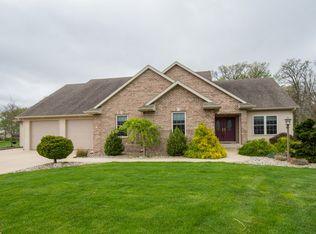 51982 Copperfield Ct, Granger, IN 46530