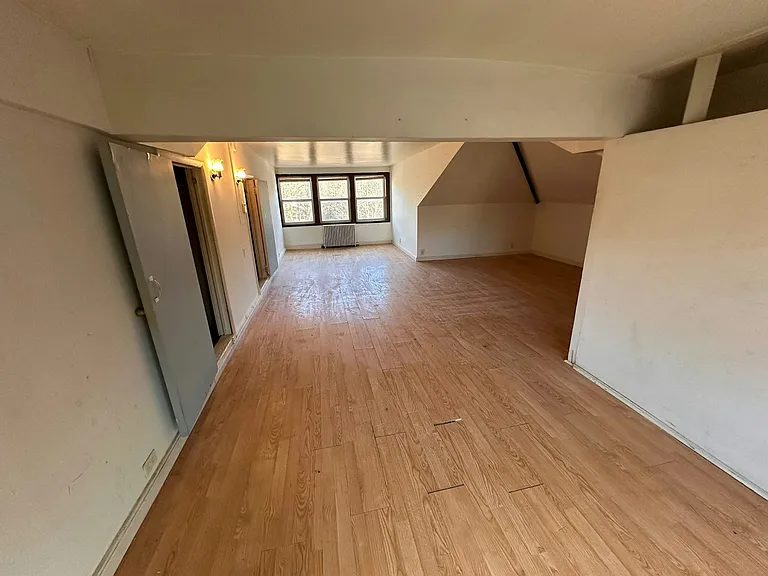 230 Augusta Ave #16 — Photo 4