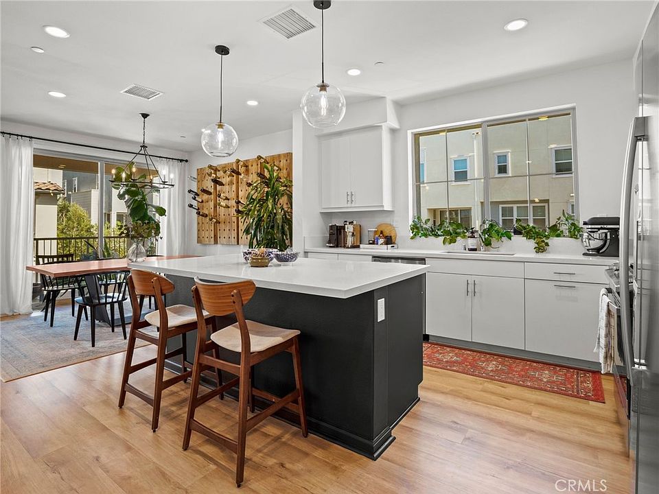 1st image of 633 S Motif St