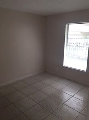 2nd image of 100 NE 10th St APT 5