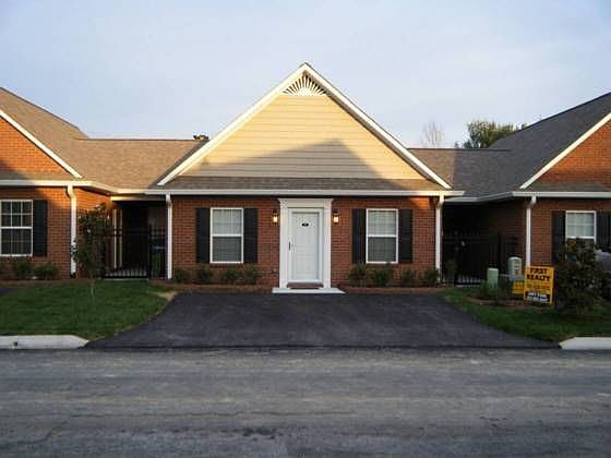 1st image of 960 Magnolia Ct