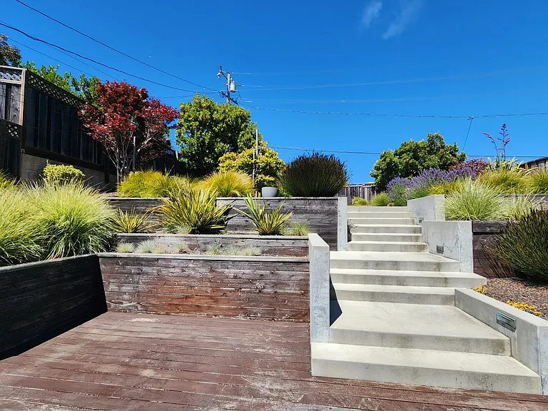 1655 Claremont Dr — Photo 12