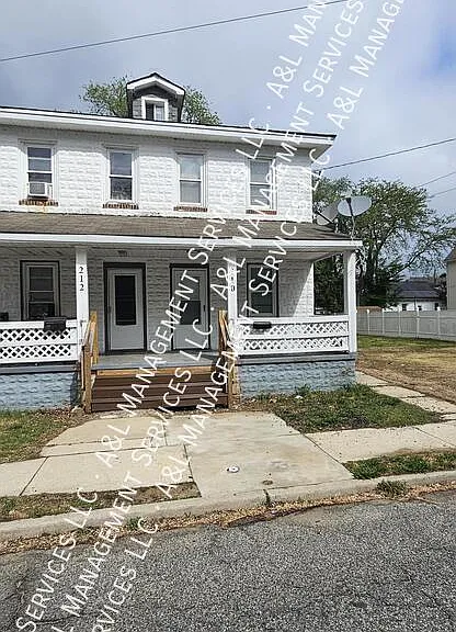 210 W McNeal St — Photo 3