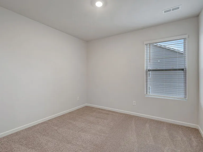 720 Emerson Ln — Photo 17