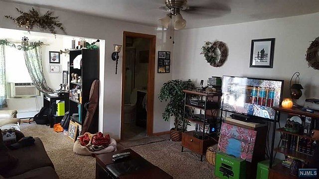 2nd image of 4 Van Dunk Ln