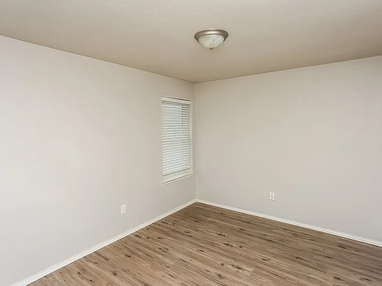 10921 Emerald Park Ln — Photo 11