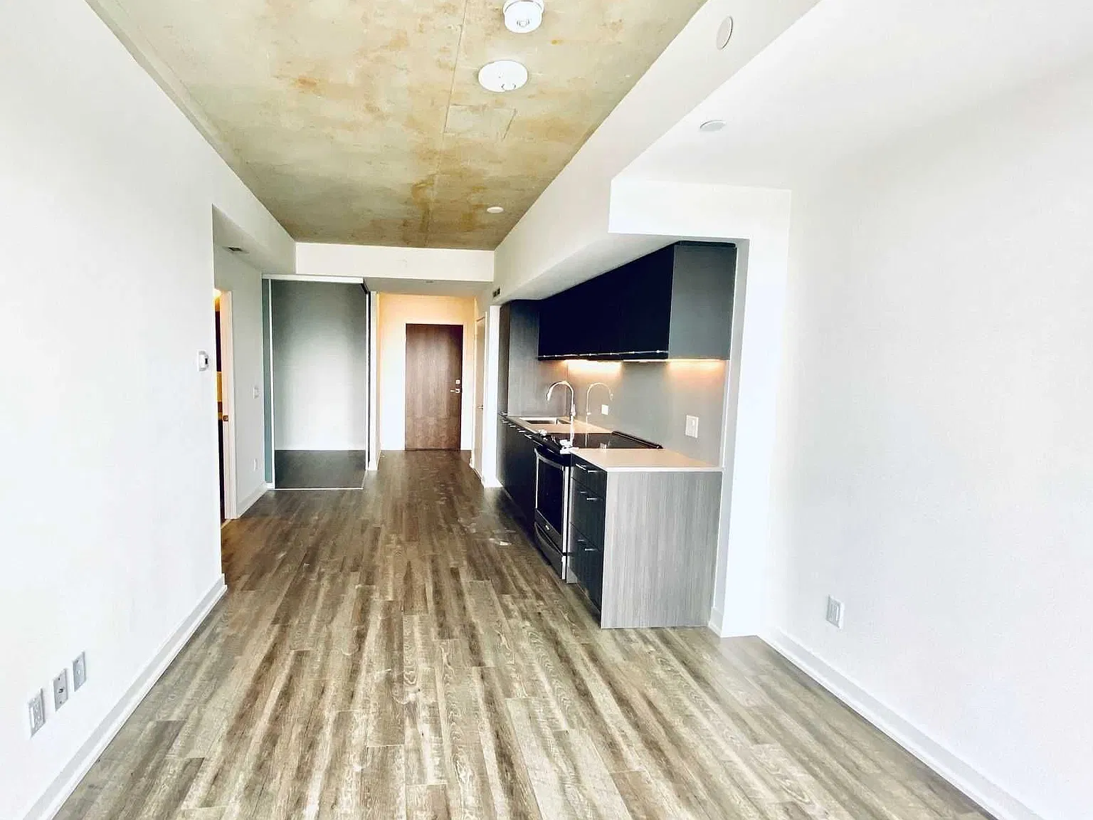 2 bed, $2,700 — Photo 2