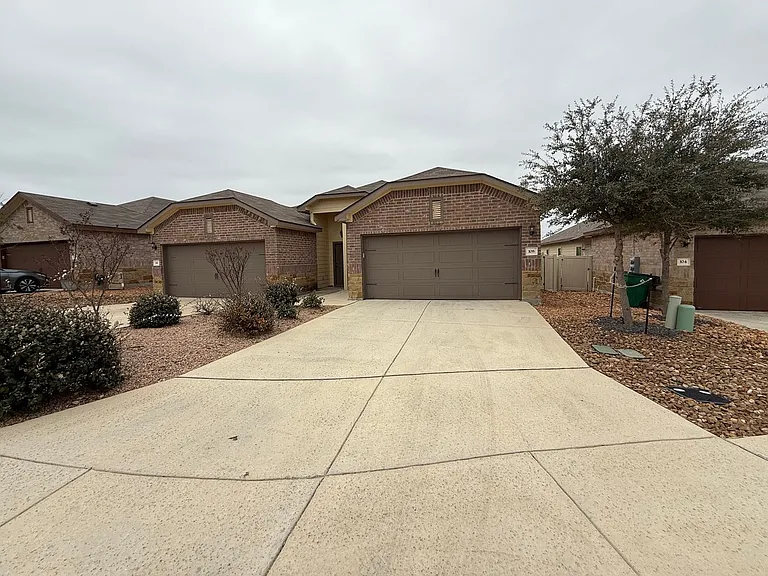 108 Stacy Ln — Photo 2