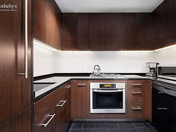 3rd image of 40 Broad St APT 14C