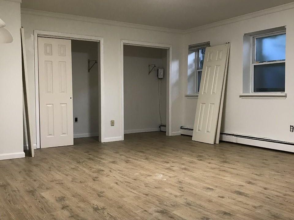 2nd image of 118 Irving St