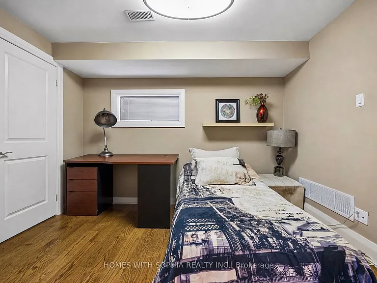 162 Glenvale Blvd — Photo 42
