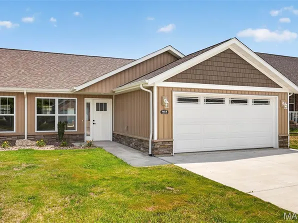 40 Auburn Ct #B, Highland, IL 62249