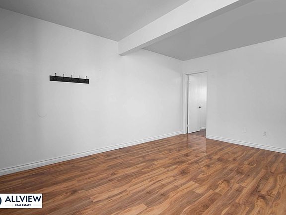 4th image of 141 N Lewis St #2