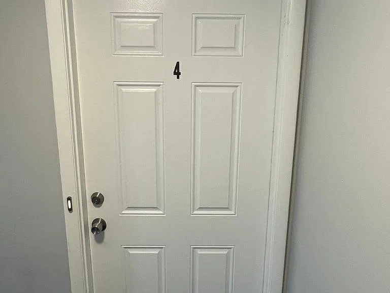 211 Tionda Dr S #4 — Photo 3