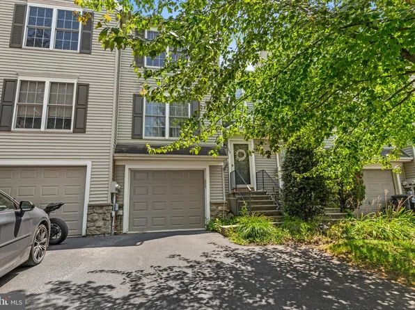 106 Banyan Circle Dr, Lancaster, PA 17603