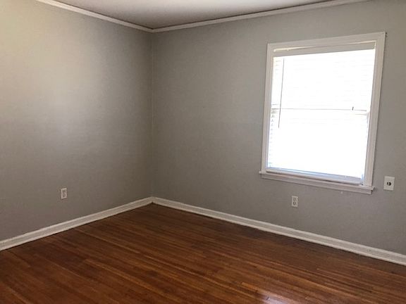 2nd image of 3057 Cromwell Ave
