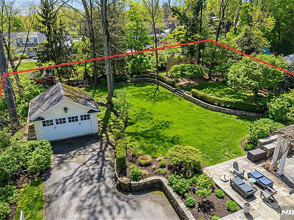 3rd image of 326 W End Ave