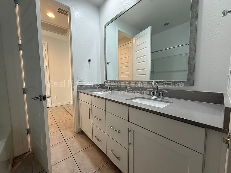 6324 W Warner St — Photo 20