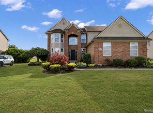 6552 Florence Ln, Belleville, MI 48111