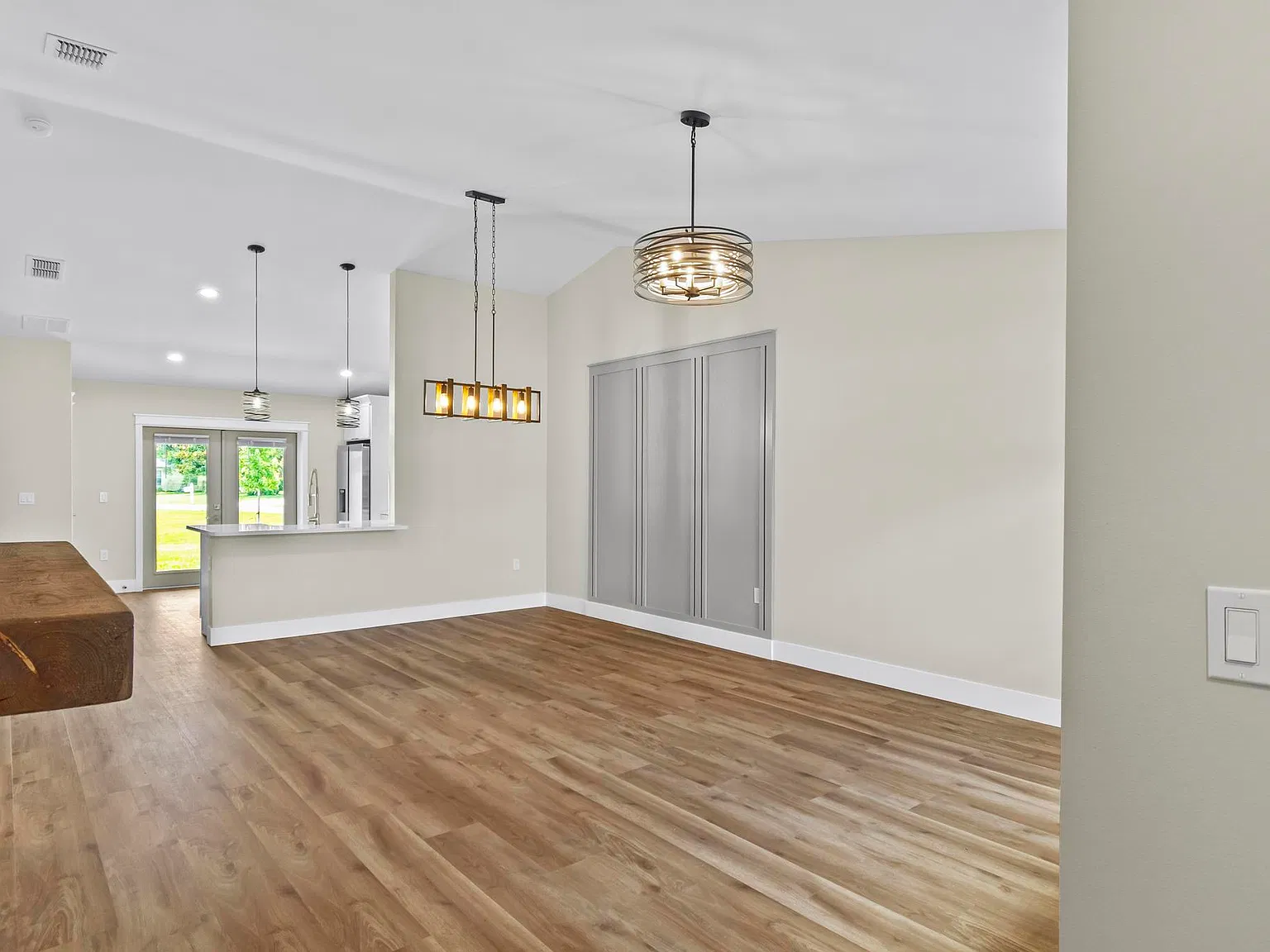 3 bed, 1311 sqft, $1,995 — Photo 4