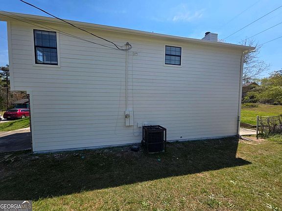 5th image of 635 Catrina Ct