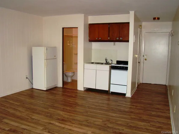 349 Hooker Ave APT 4, Poughkeepsie, NY 12603