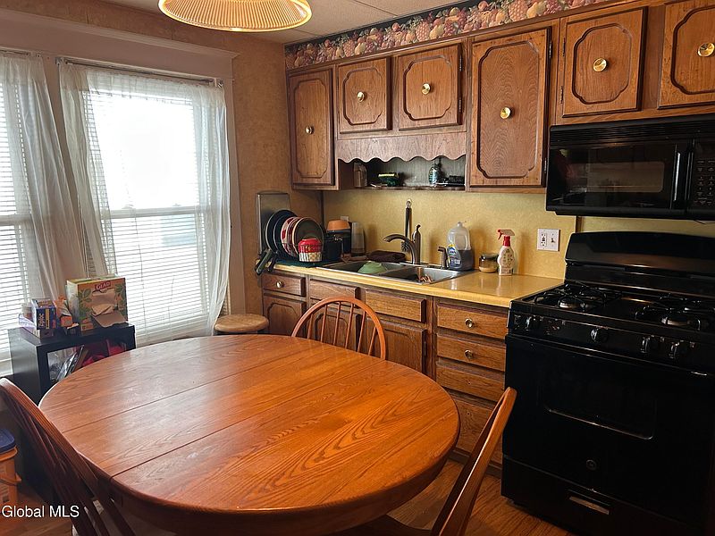 3rd image of 77 Younglove Avenue