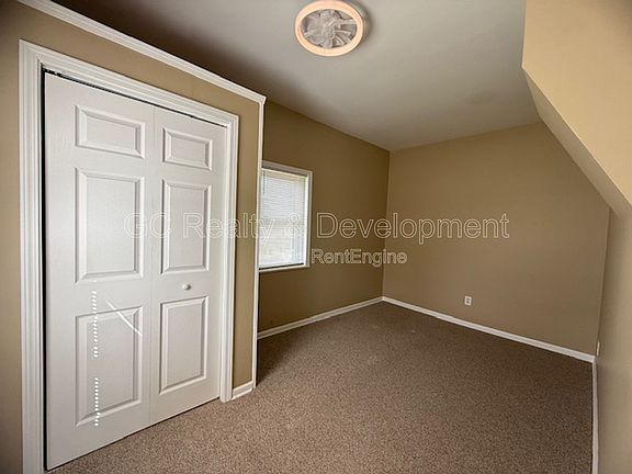 4th image of 101 S La Fox St