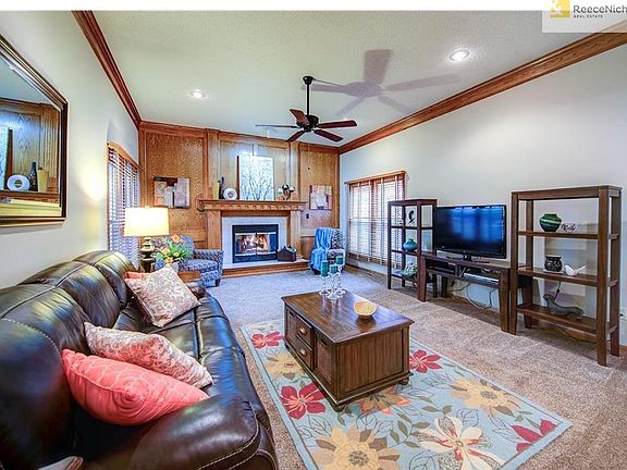 4th image of 1000 NE Kenwood Dr