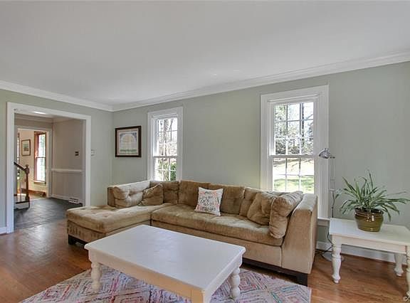 4th image of 2812 London Park Dr #2