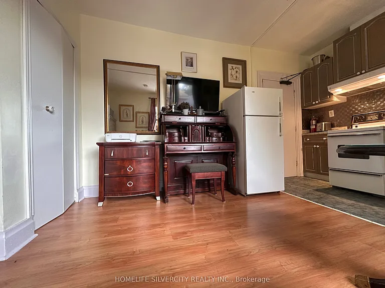 50 Nelson St W #4 — Photo 13