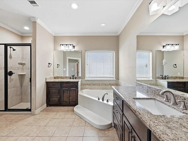 160 Colonial Estates Dr — Photo 8