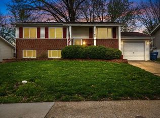 1870 Bobbinray Ave, Florissant, MO 63031