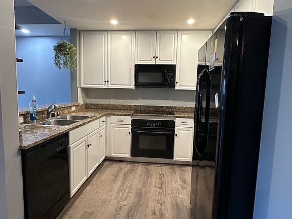 5th image of 975 N Lincoln St APT 4I