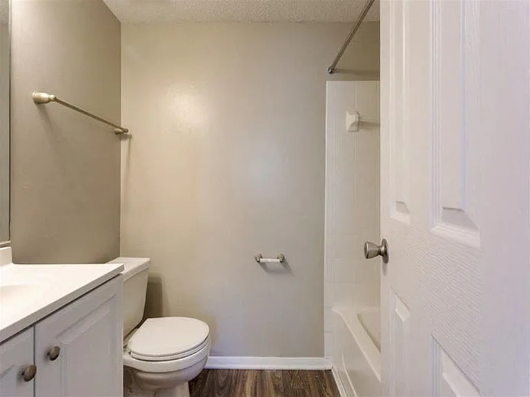 The Hub at 934 Apartments — Photo 15