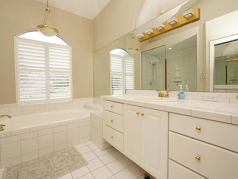 1534 Glenlake Cir — Photo 27