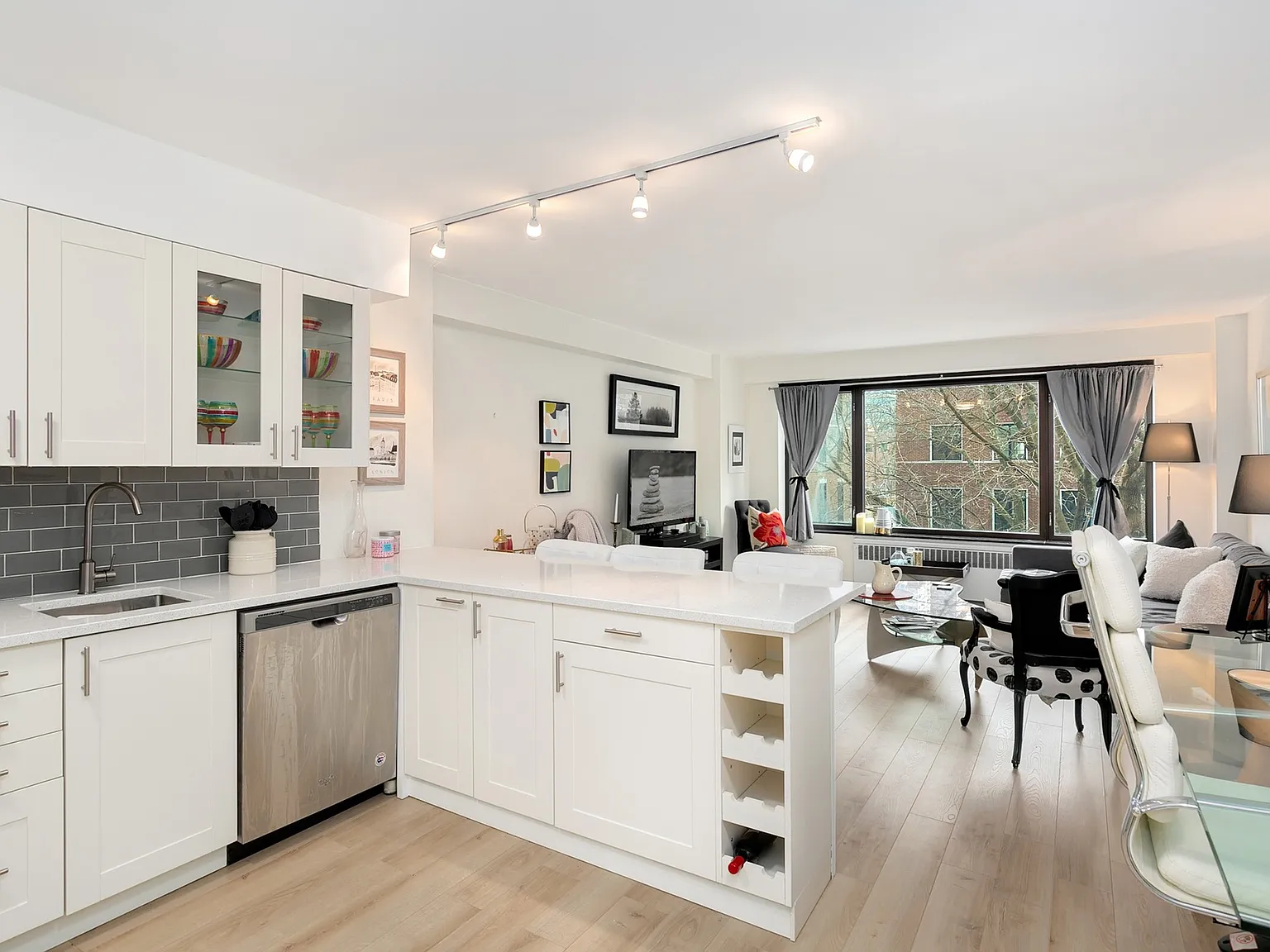 1 bed, 700 sqft, $2,500 — Photo 2